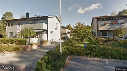 Lägenheter att hyra i Huddinge - Bild från Google Street View
