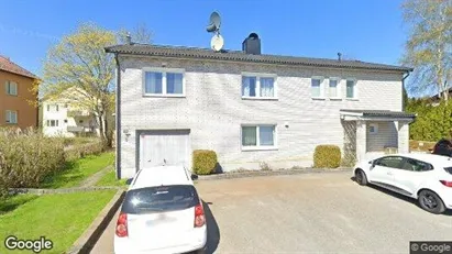 Lägenheter att hyra i Tyresö - Bild från Google Street View Lägenheter att hyra i Tyresö - Bild från Google Street View