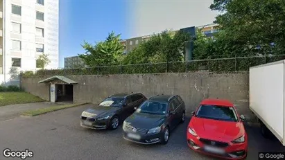 Lägenheter att hyra i Husie - Bild från Google Street View Lägenheter att hyra i Husie - Bild från Google Street View