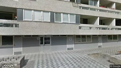 Lägenheter att hyra i Karlskrona - Bild från Google Street View Lägenheter att hyra i Karlskrona - Bild från Google Street View