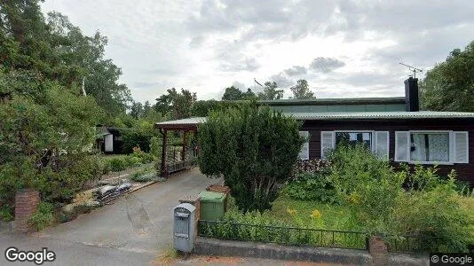 Lägenheter att hyra i Huddinge - Bild från Google Street View