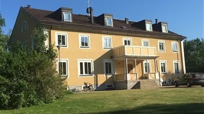 Hyreslägenhet i två plan uthyres (några minuter med bil, från Norrköping)