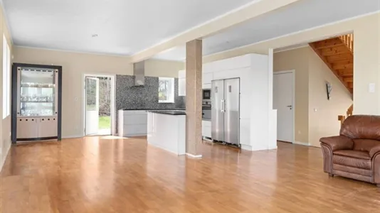 Hus i Botkyrka - foto 1