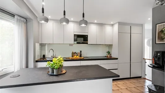 Hus i Sollentuna - foto 1