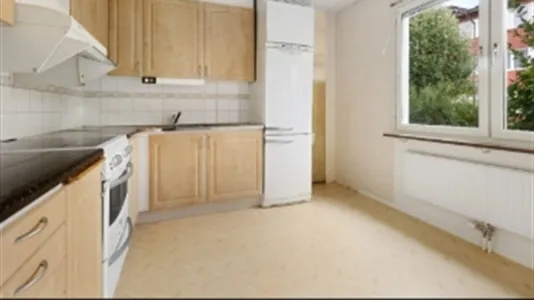 Lägenheter i Botkyrka - foto 1