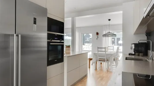 Hus i Upplands Väsby - foto 14