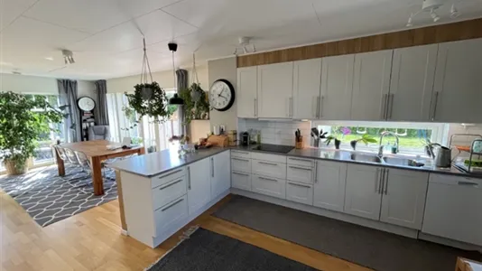 Hus i Botkyrka - foto 2