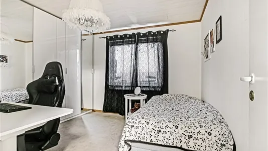 Hus i Botkyrka - foto 3