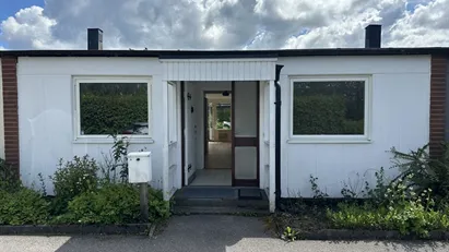 Radhus , 76 kvm, totalt renoverad, tomt, terass!