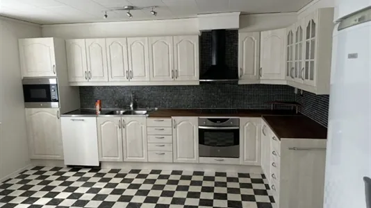 Hus i Surahammar - foto 1