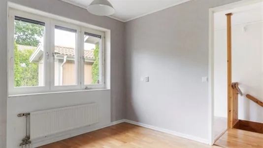 Hus i Botkyrka - foto 5