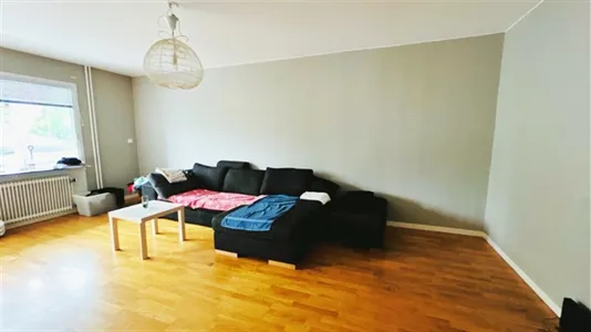 Lägenheter i Botkyrka - foto 1