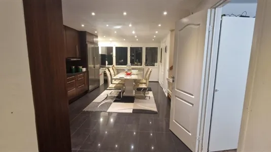 Hus i Botkyrka - foto 3