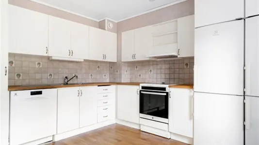 Hus i Botkyrka - foto 3