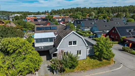 Hus i Upplands Väsby - foto 1