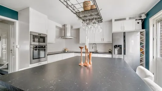 Hus i Täby - foto 1