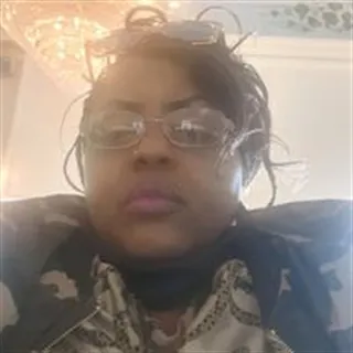 Jag söker en fyra eller femma till mig och mina trea döttrar .Jag ansvarsfull ensamstående mamman...